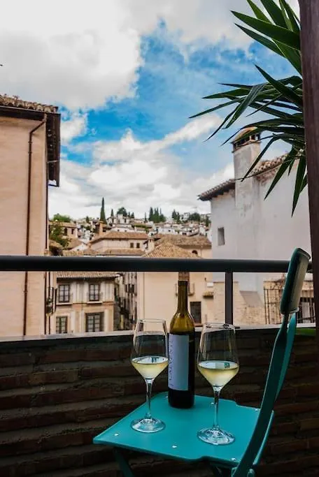 Cosy Flat W/ Beautiful Views And Cute Balcony-1