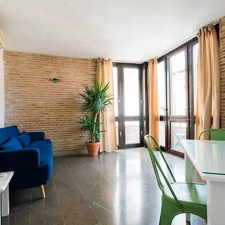 Cosy Flat W/ Beautiful Views And Cute Balcony-3